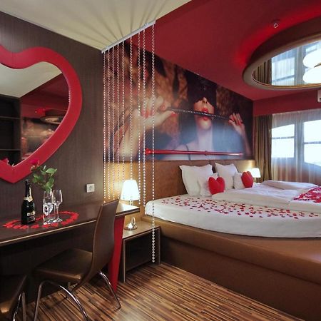 Hotel Corvin Дьюла Экстерьер фото
