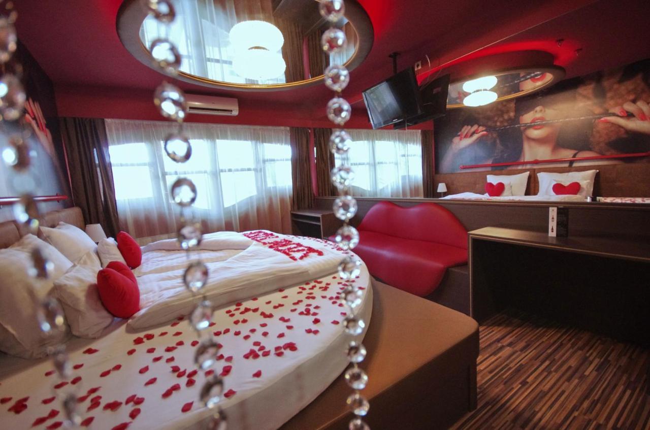 Hotel Corvin Дьюла Экстерьер фото