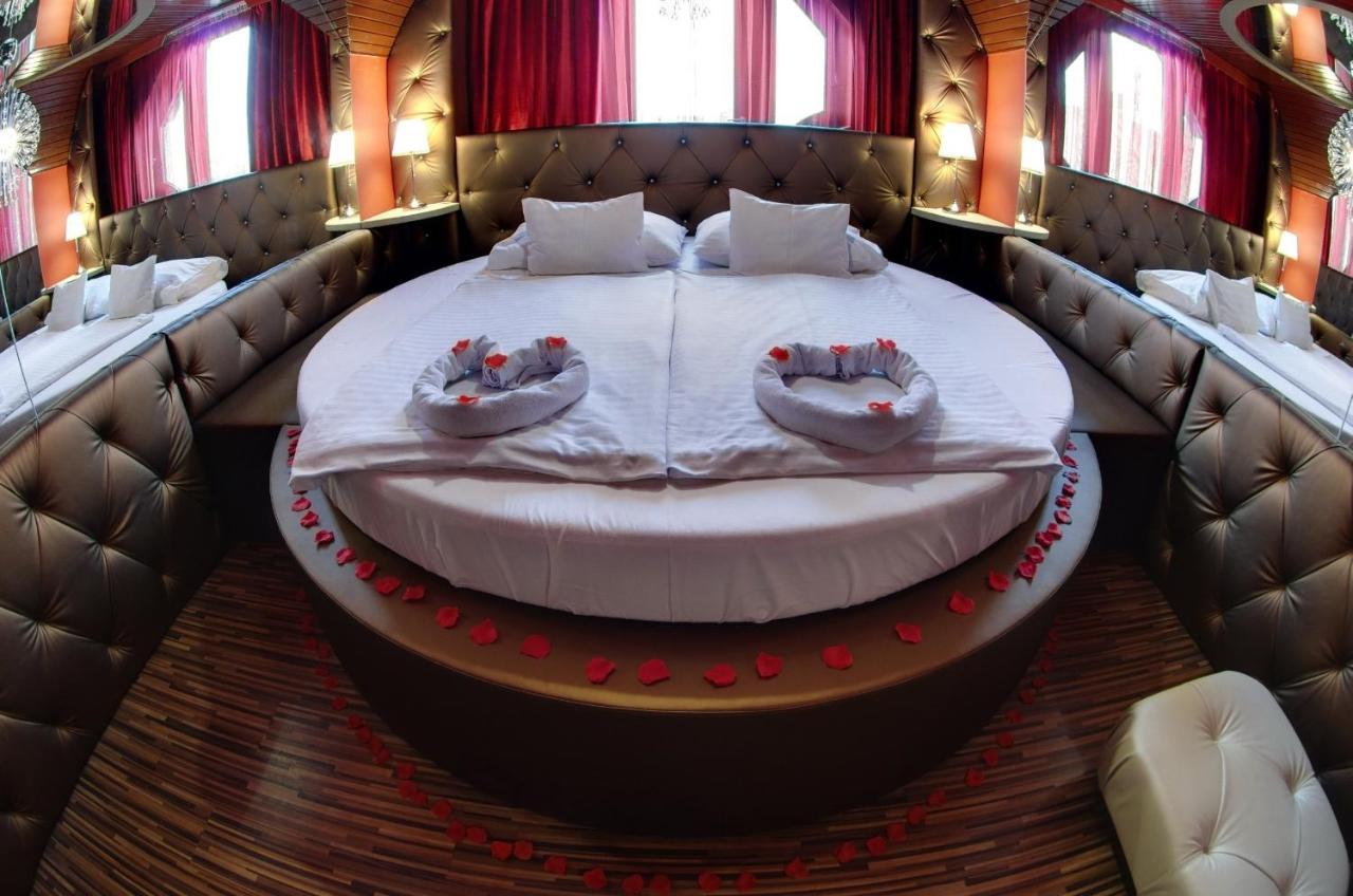 Hotel Corvin Дьюла Экстерьер фото