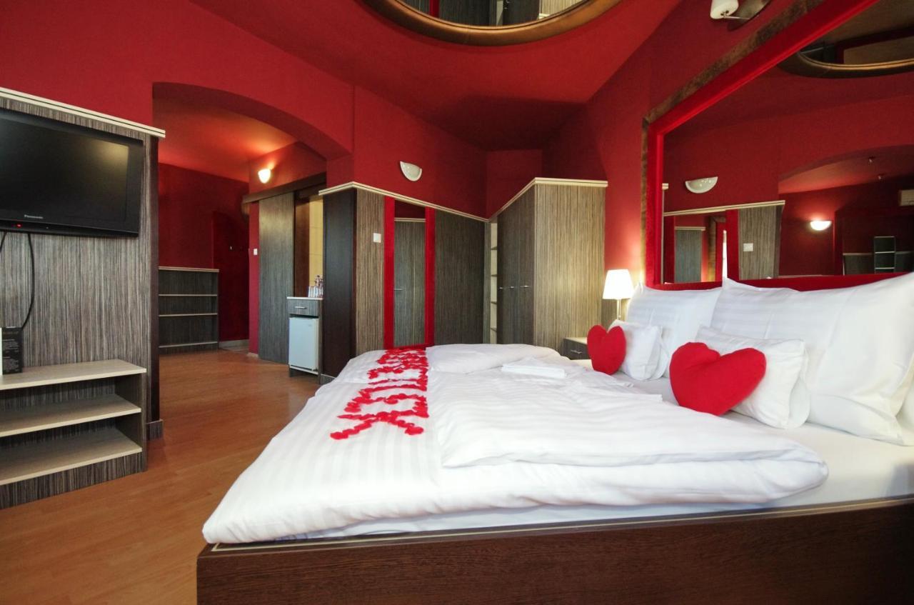 Hotel Corvin Дьюла Экстерьер фото