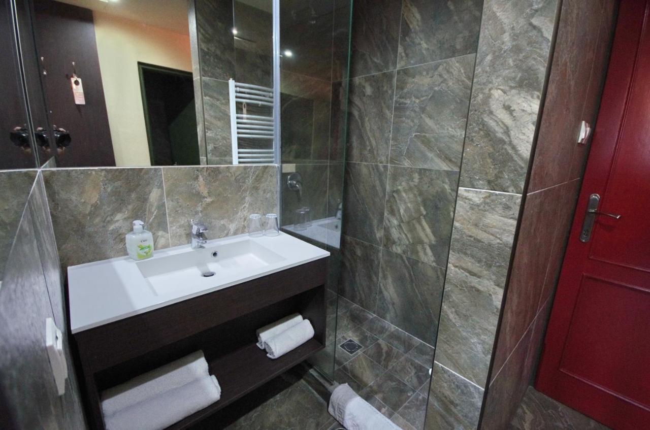 Hotel Corvin Дьюла Экстерьер фото