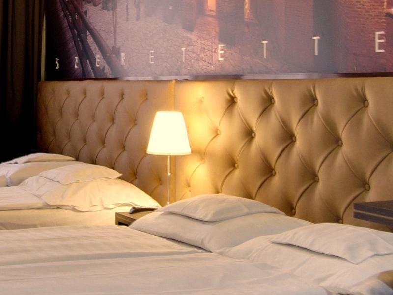 Hotel Corvin Дьюла Экстерьер фото